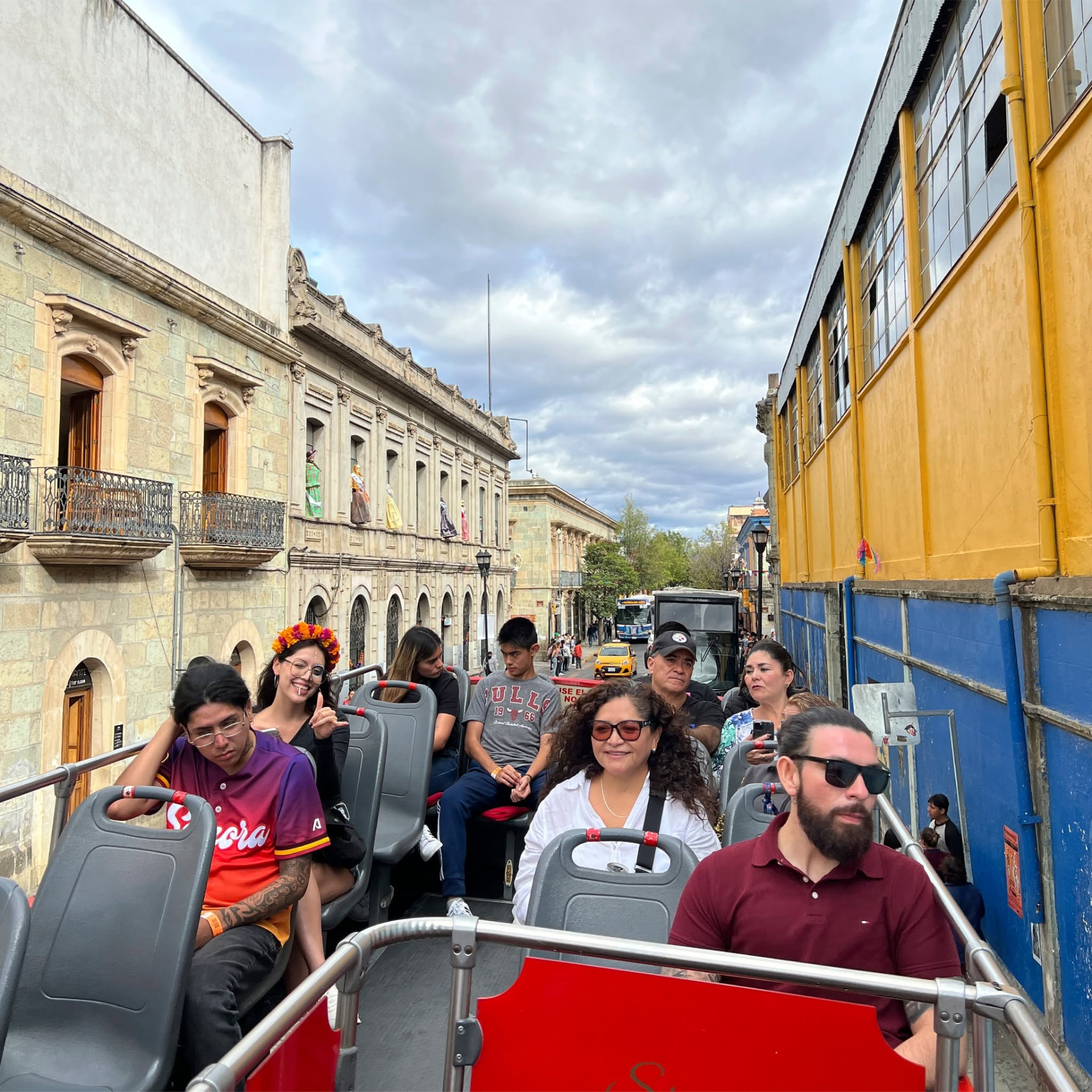 Pasajeros recorriendo el Centro Histórico desde el Andabús